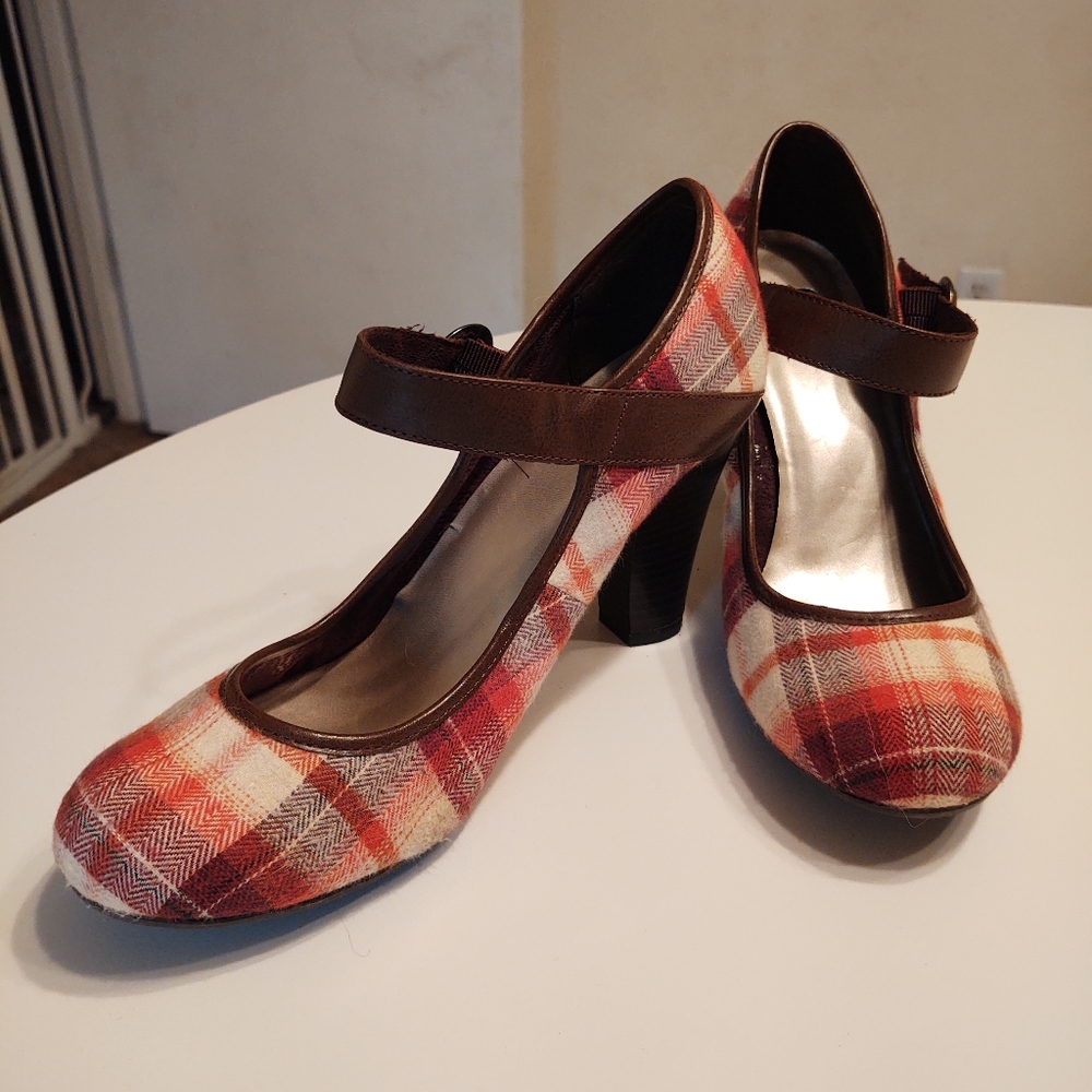 L.e.i Mary Janes